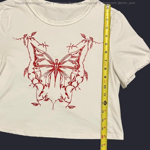 White crop top with red butterfly design ❤️🦋 - Picture 3 of 4